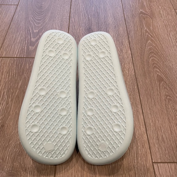 Size 8 Adidas Adilette Ayoon slides new without box - Picture 5 of 9